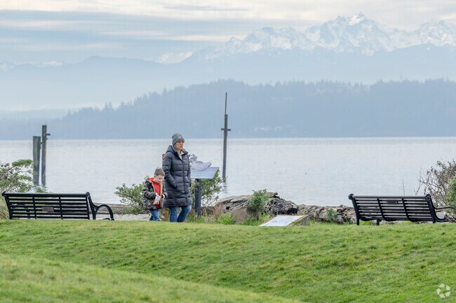 Edmonds Marine Walkway travels through multiple beachside parks in Edmonds WA.