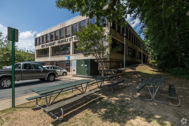 GW Community School: Inspiring Curiosity and Creativity.