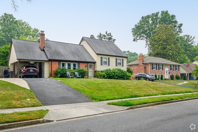 Cottage style homes are nestled amongst other home styles in Hybla Valley.