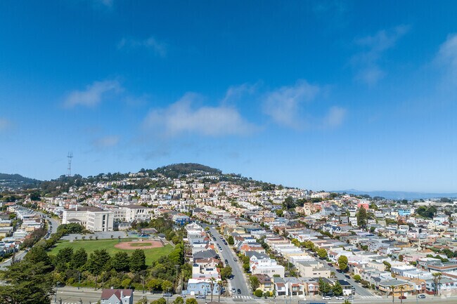 Mount Davidson Manor
is a quiet and family-friendly neighborhood.