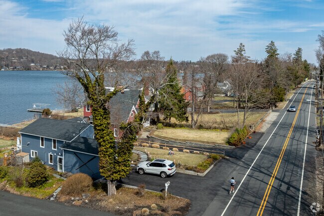 Tudor and split-level homes from the mid- to late-1900s, as well as contemporary styles from the early 2000s are common in Lake Mohawk.