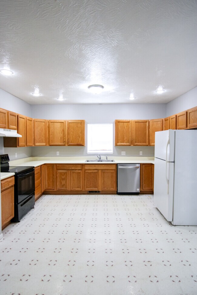 613 S Main Ave, Springfield, MO 65806 - photo 5