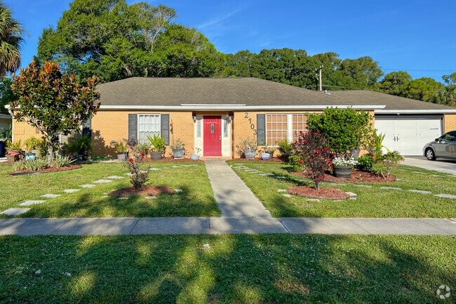Fort Pierce has a variety of Single Family Homes within its neighborhoods.