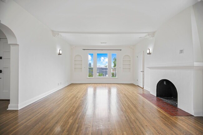 1148 S Stanley Ave unit Upper, Los Angeles, CA 90019 - photo 6