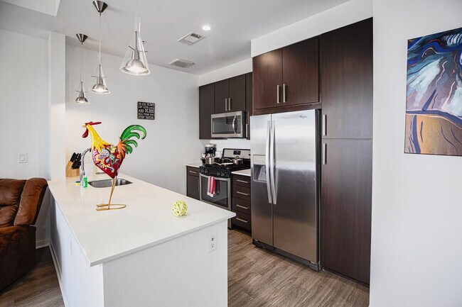 6803 Staffordshire Crescent unit ID1359156P, Houston, TX 77030 - photo 4