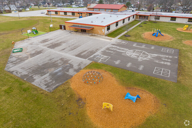 Maplewood Elementary School has a student-teacher ratio of 17 to 1.