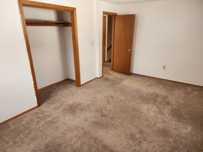 1 Feng Dr unit 1B, Raymond, NH 03077 - photo 3