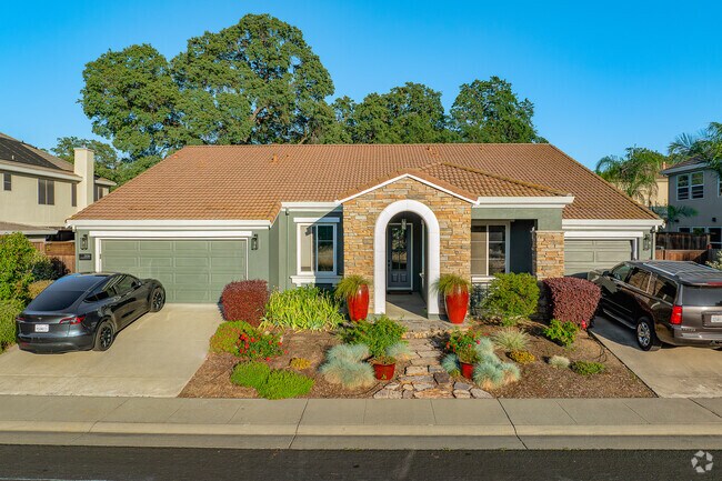 A walk through the peaceful streets of Quail Glen reveals well maintained yards throughout.