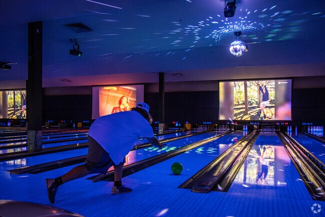 Big Al's offers family fun, games, and bowling for West Tigard residents.