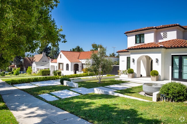 In Glenwood, many homes showcase elegant stucco exteriors and graceful arched doorways.