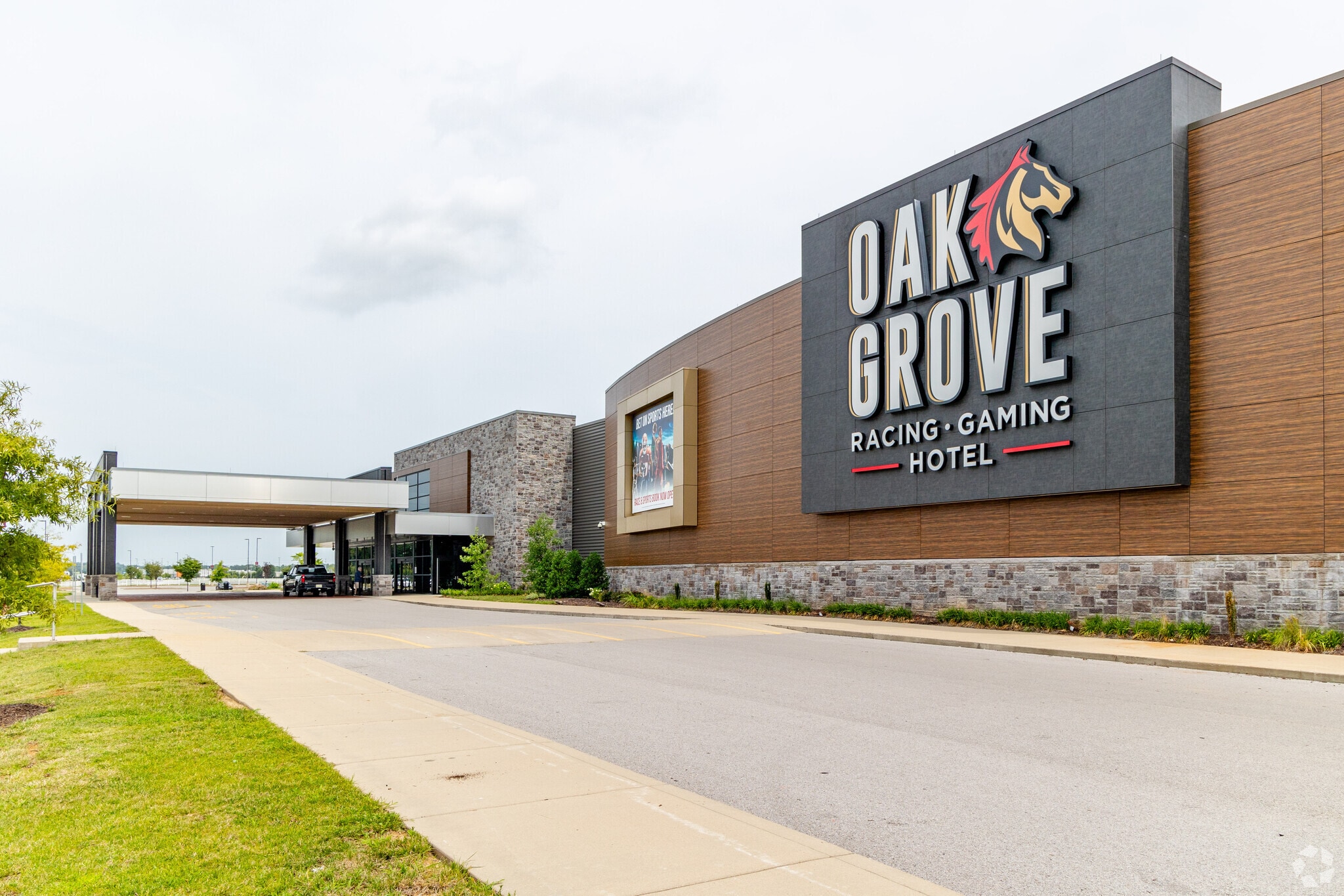 Just across the Kentucky border you can find Oak Grove Gaming near Avalon.