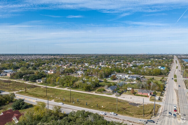 Whether it's a ranch-style retreat or a modern suburban haven, Rosharon has it all.