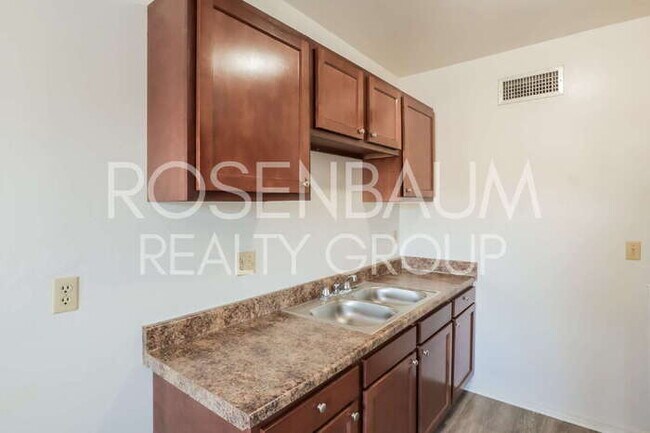 1518 E Hedrick Dr unit d, Tucson, AZ 85719 - photo 6