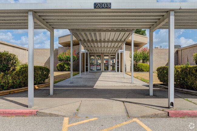 Main entrance walkway at Dunn Elementary School in Northview, TX.