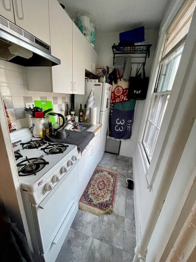 58 S Russell St unit 2, Boston, MA 02114 - photo 2