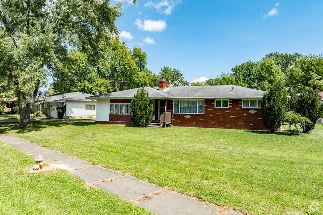 Ranch style homes are found throughout the Northeast Warren neighborhood.