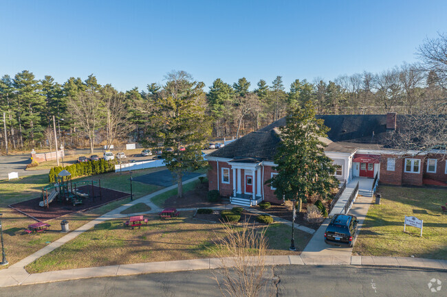 Whitney Hall School at 1400 Whitney, Hamden, CT has great academics.