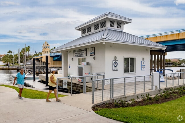 Join a boat club in the Cove neighborhood of Deerfield Beach, FL.