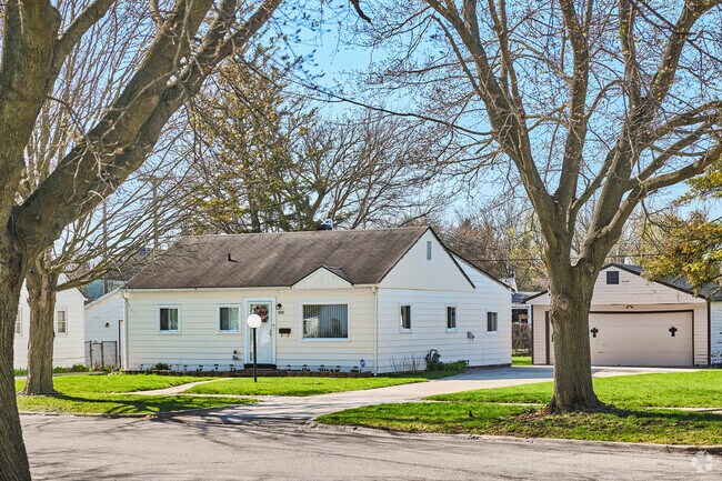 Quiet ranches can be found nestled in trees throughout Ainsworth Park.