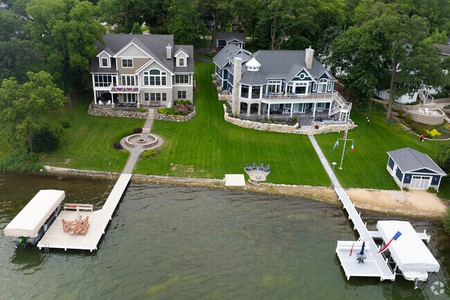 Large lakefront homes are common in Delavan Lake.
