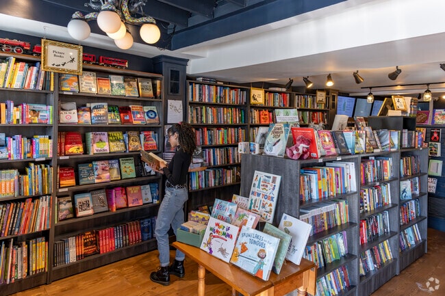 The Reading Room in Katonah, NY is part book store and part cafe.