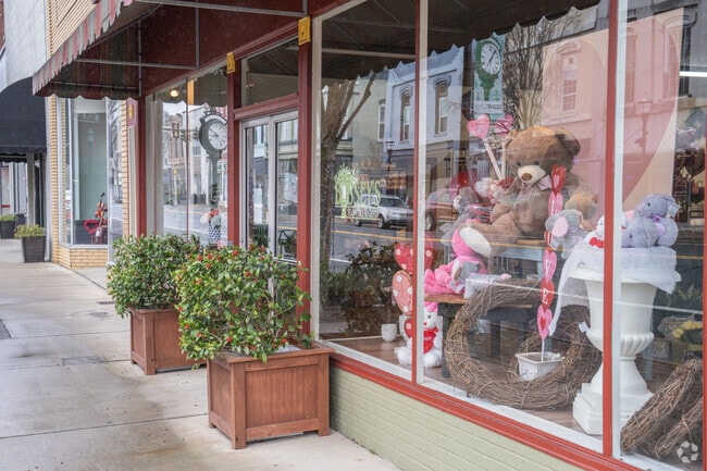 Local boutiques like Bussey's fill Main Street in Downtown Cedartown.