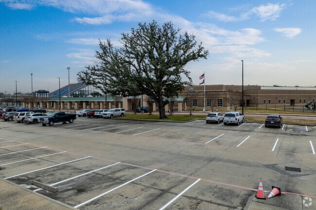 Austin Elementary has a student teacher ratio of 15 to 1.