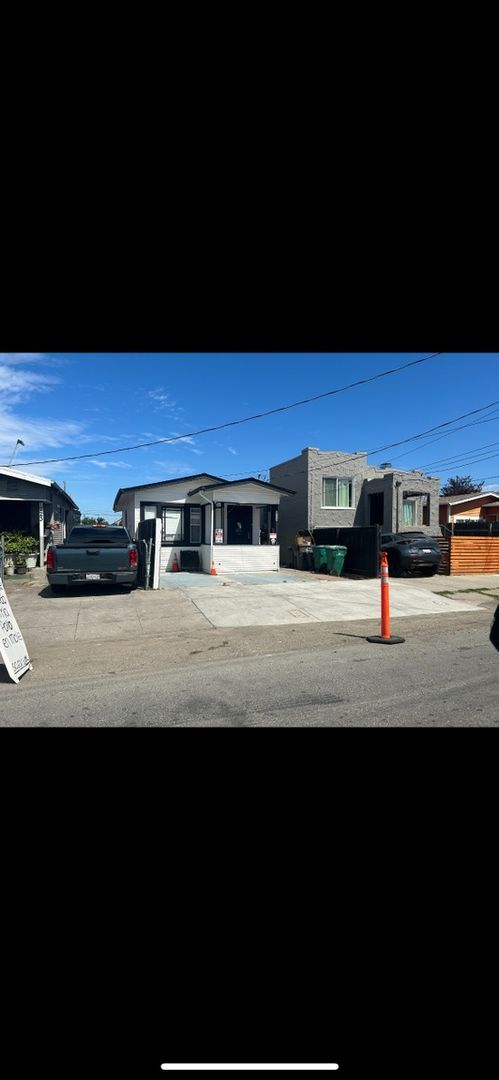 1225 92nd Ave, Oakland, CA 94603