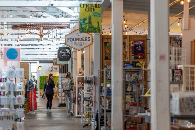 REO Manheim Marketplace is a favorite for locally crafted goods in Manheim.