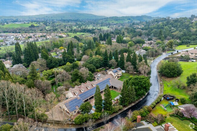 Golden Eagle Association offers residents exclusive tennis courts, swimming, and gated security.