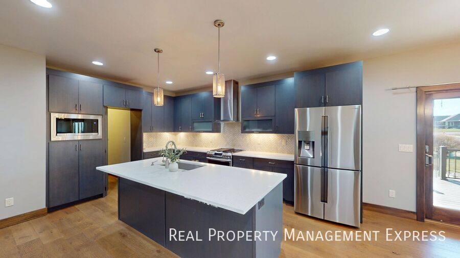 Beautiful 7 Bedroom 4 Bath Residence with ...