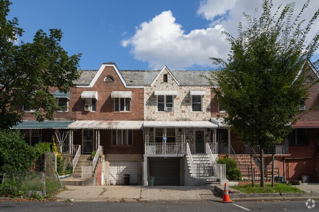 Rowhomes in Soundview offer cozy living near Bronx parks and transit.