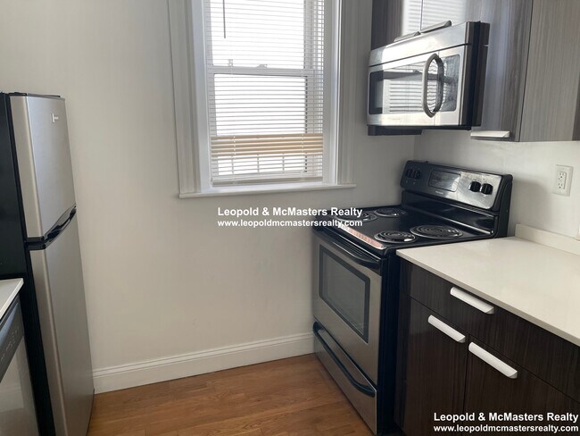 35 Peterborough St unit 3, Boston, MA 02215 - photo 4