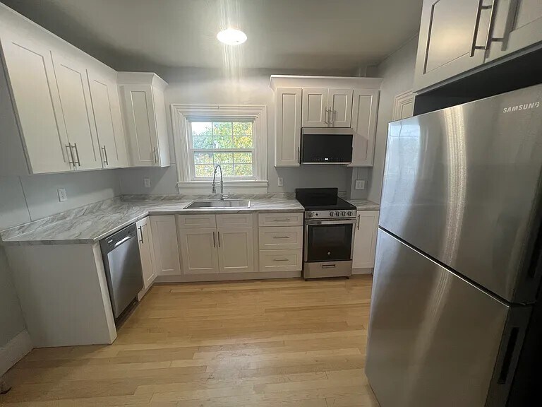 413 Hammond St unit 2, Bangor, ME 04401 - photo 1