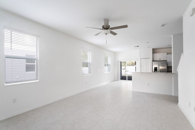 37692 Leafside Ln, Zephyrhills, FL 33541 - photo 6