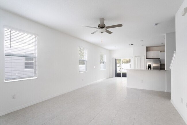 38119 Fallstone Way, Zephyrhills, FL 33542 - photo 6