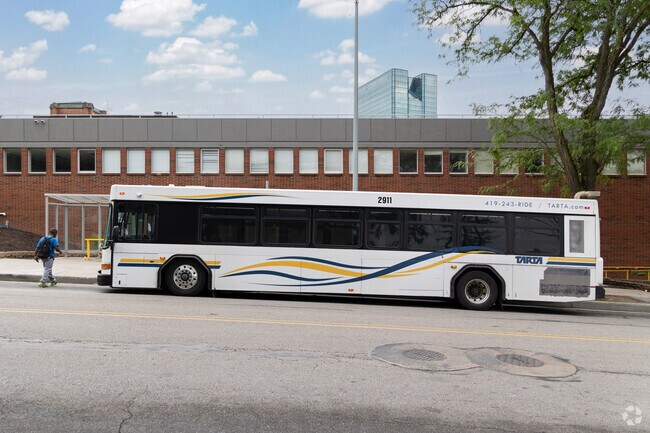The Tarta bus system in Downtown Toledo provides excellent transportation.