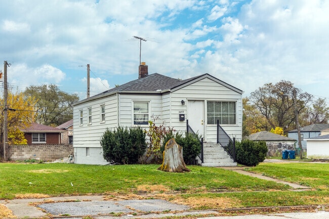 Midtown has many cottages in various states of condition.