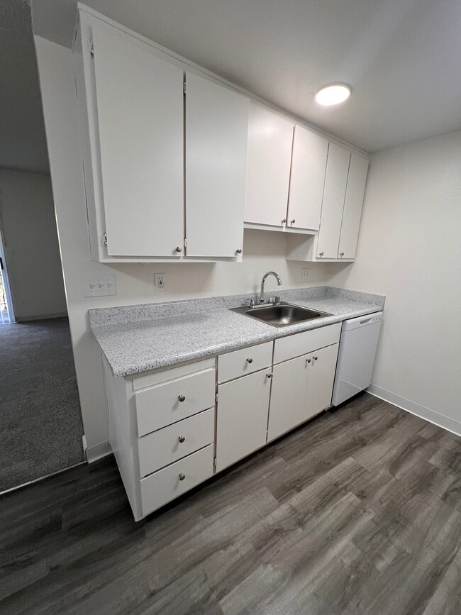 Pacific Oaks Apartments, Sacramento, CA 95841 - photo 4