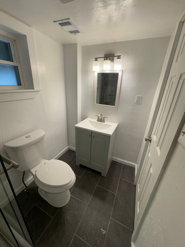 1272 Union St unit 1272 rear, Bridgeville, PA 15017 - photo 5