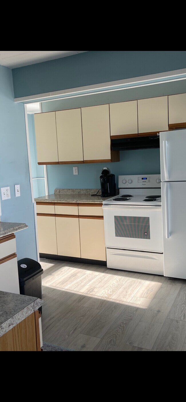 15 Bridge St, Millers Falls, MA 01349 - photo 2