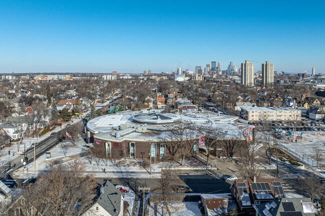 Lyndale Elementary School is located in Minneapolis, Minnesota.