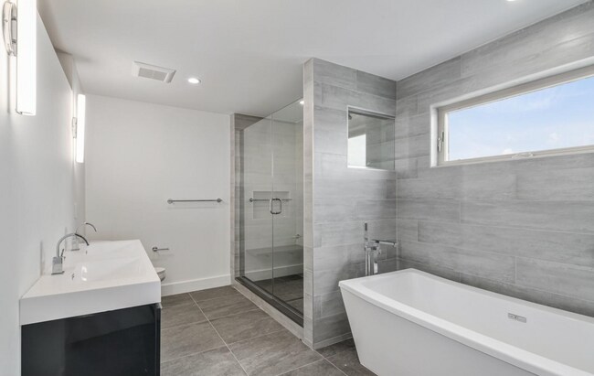 1345 S Garnet St, Philadelphia, PA 19146 - photo 7