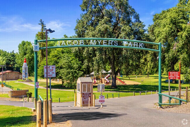 Welcome to Jacob Myers Park in the City of Riverbank.