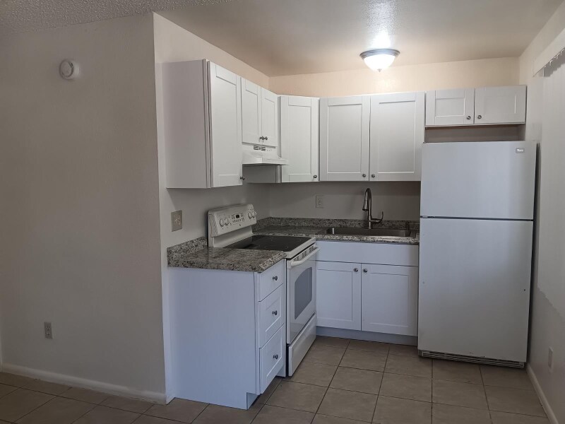3052 N Alvernon Way unit 109, Tucson, AZ 85712 - photo 1