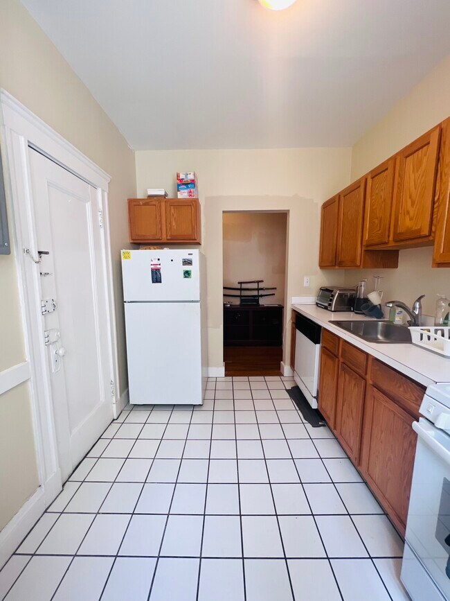 322 Summit Ave unit 3, Brighton, MA 02135 - photo 3