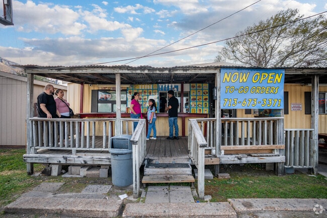 Refresqueria Tana offers fresh drinks and snacks to residents in Jacinto City.