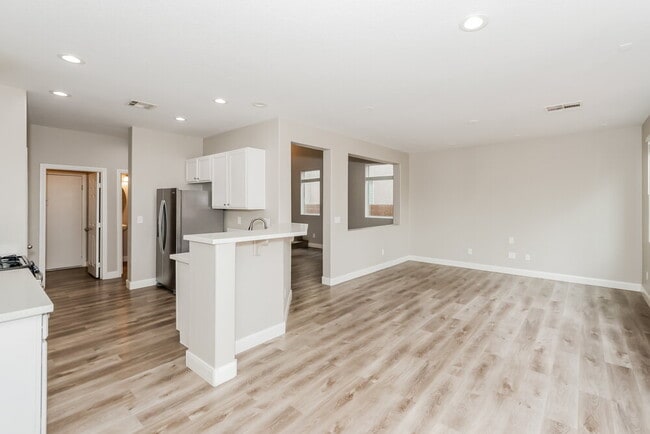 10620 Congaree St, Las Vegas, NV 89141 - photo 6