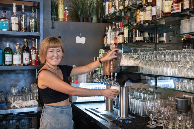 In the Wood is a New American pub eats, pizzas & gluten-free items, plus happy hour deals.