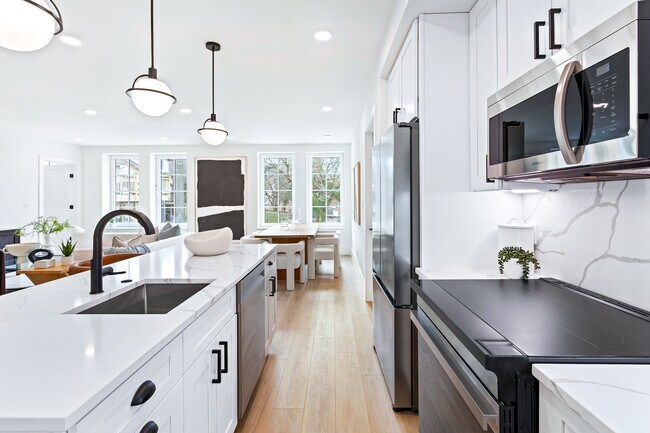 The Santmyers, Washington, DC 20018 - photo 3